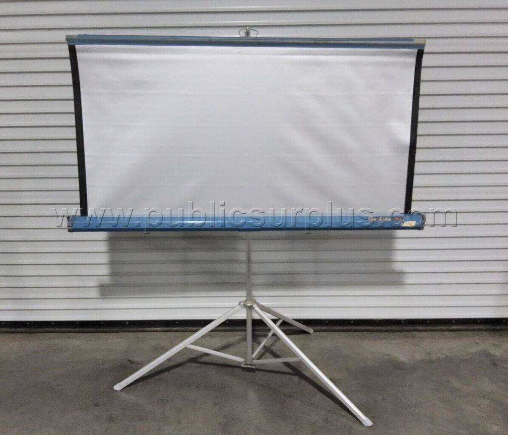 PROJECTOR SCREEN 69" X 54" - photo 1