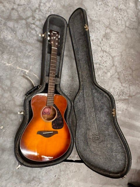 Yamaha Acoustic Guitar with case    PD459 - photo 1