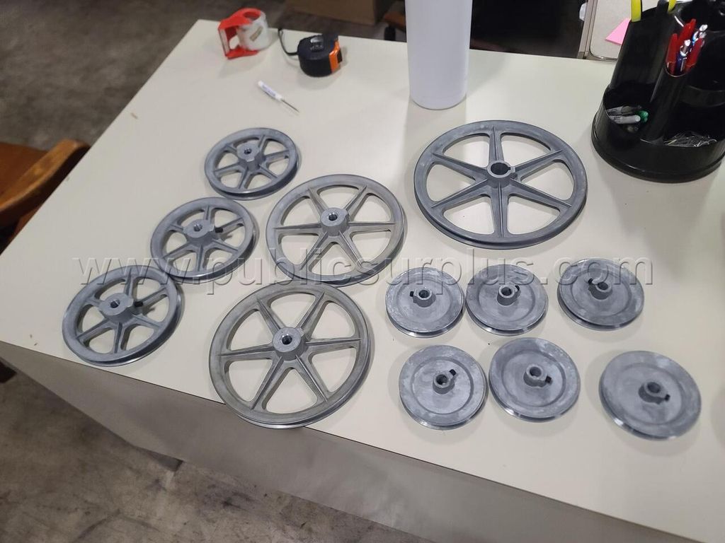 Lot of Cast Metal Pulleys / Sheaves - Assorted Sizes - photo 1