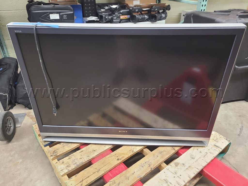 Sony KDF-E50A10 50" high-definition rear-projection LCD TV - photo 1