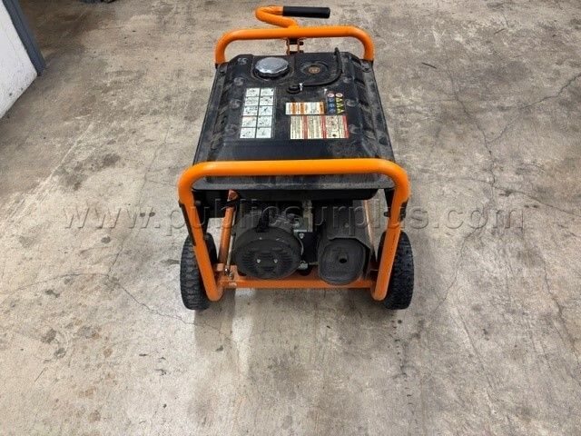 LOT 225  5500 RUNNIG WATTS PORTABLE GENERATOR - photo 1