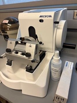 LOT 242 Microtome - photo 1