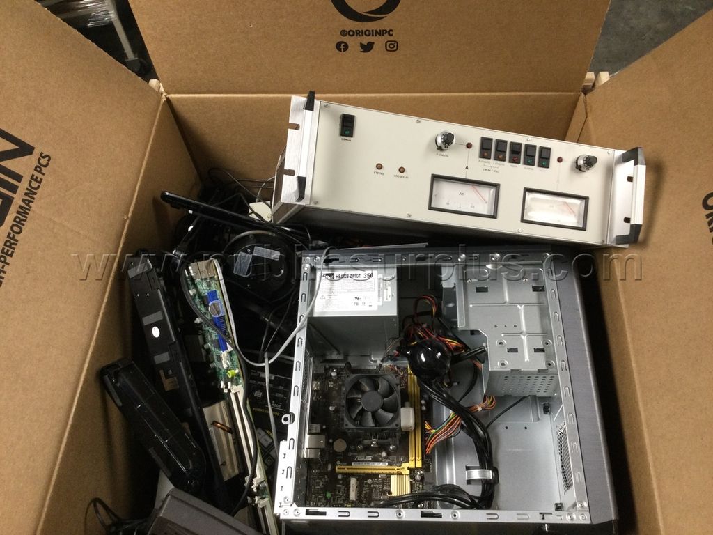 LOT OF OLD ELECTRONICS - SOLD AS IS - 677 - photo 1