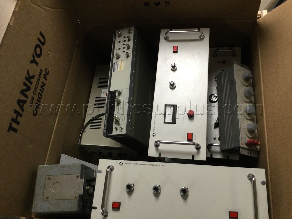 LOT OF OLD ELECTRONICS - SOLD AS IS - 678 - photo 1