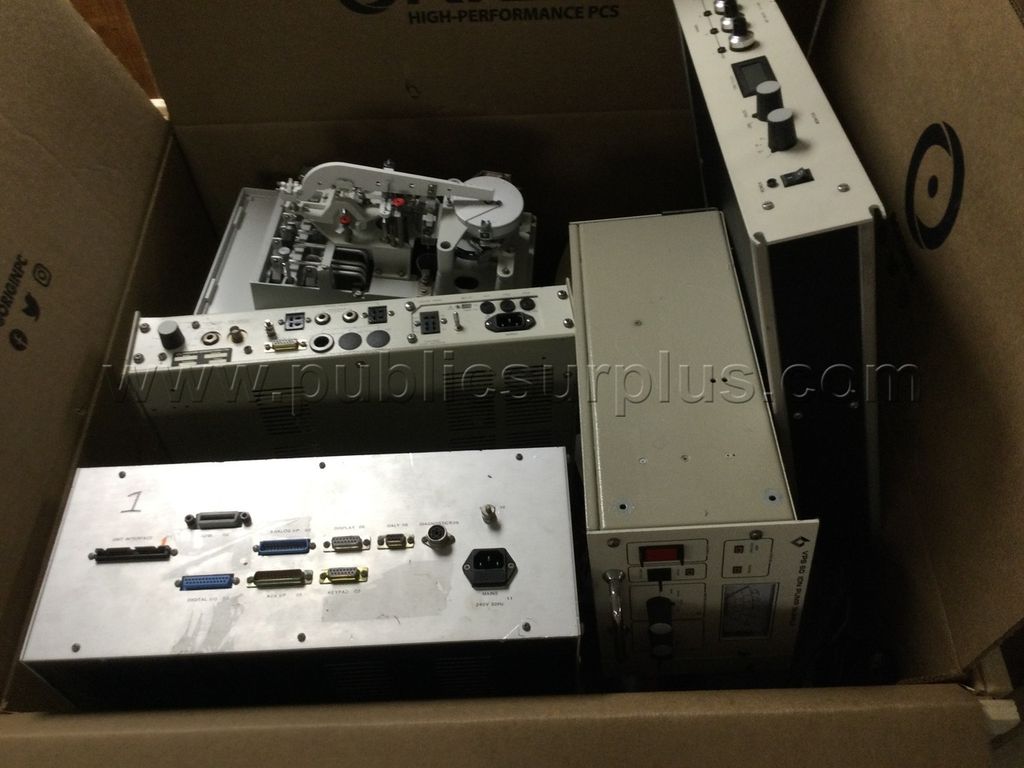 LOT OF OLD ELECTRONICS - SOLD AS IS - 680 - photo 1