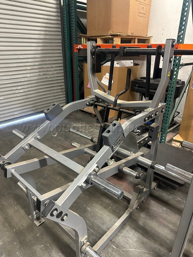 HAMMER STRENGTH BELT SQUAT FITNESS MACHINE - photo 1