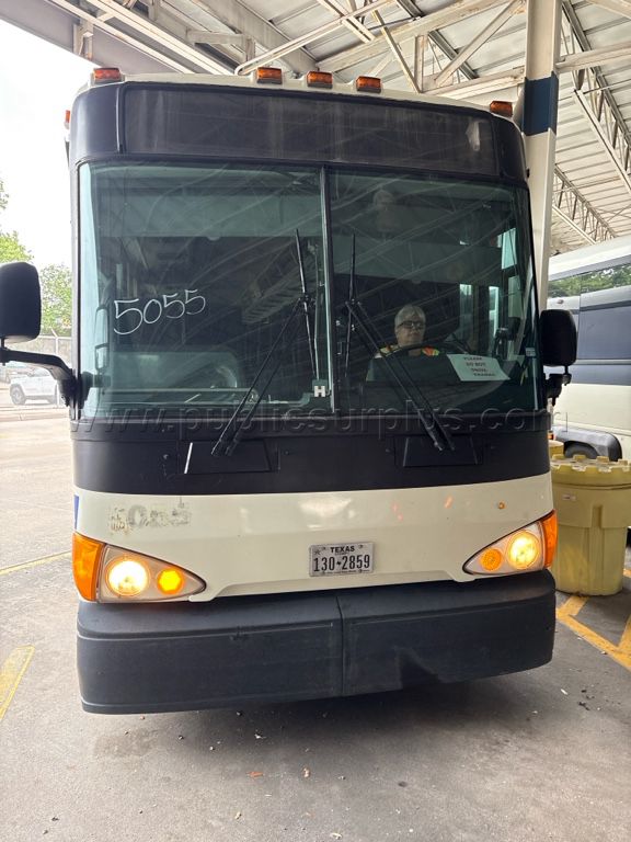 2009 MCI HYBRID/ELECTRIC BUS (UNIT 5055) - photo 1