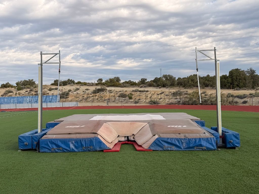 pole vault mat - photo 1