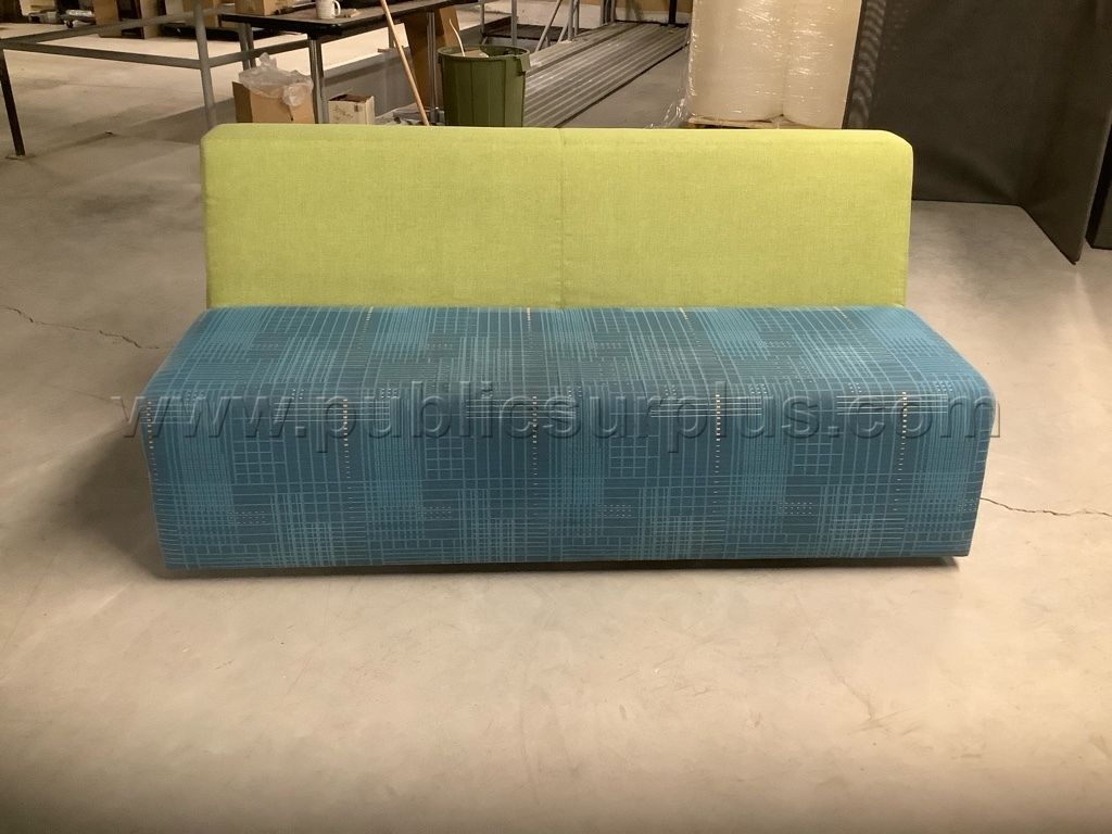 7992 - Couch - photo 1