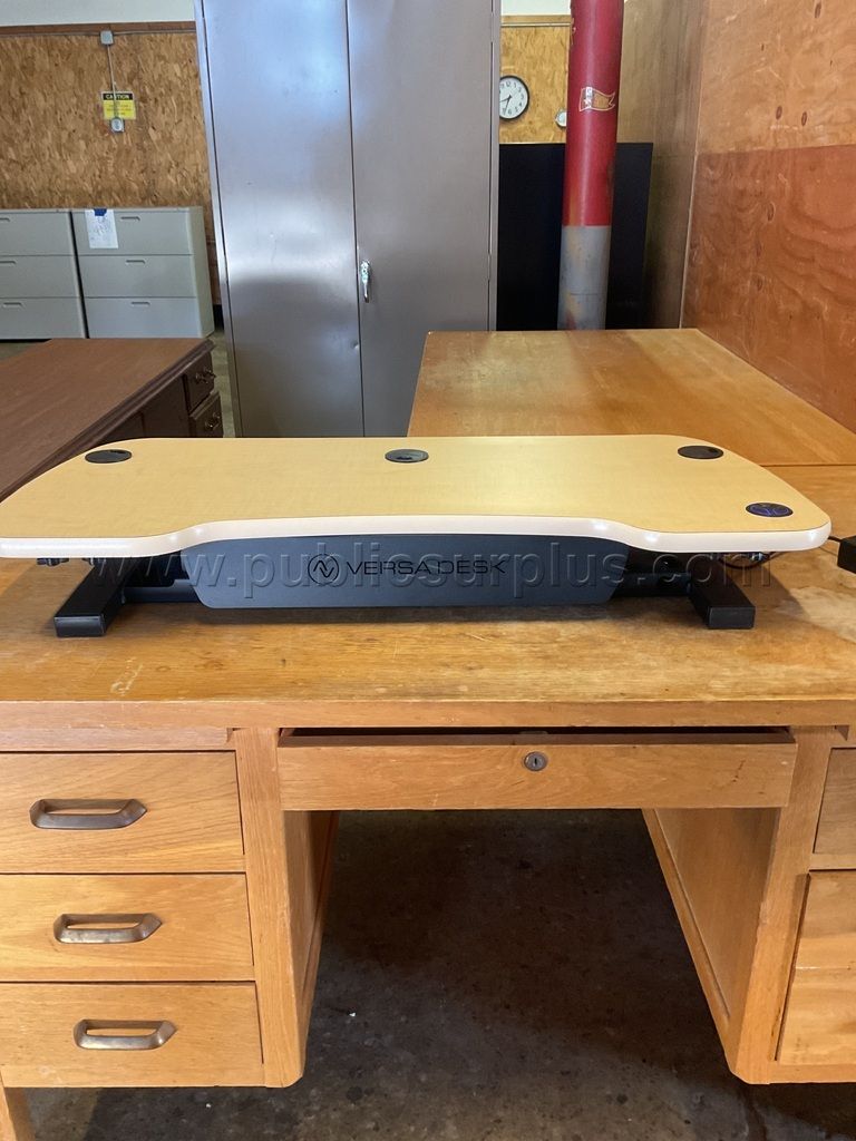 Powered Versa Desk Lot # 4962 - photo 1