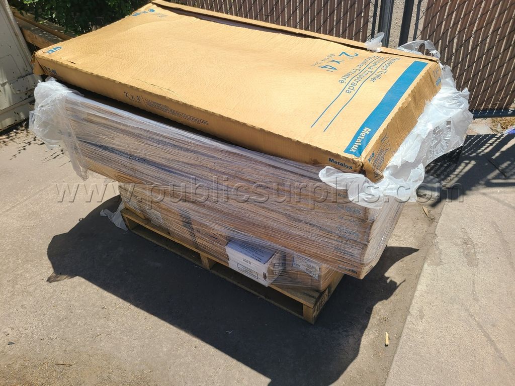 1 Pallet of Lighting Fixtures - photo 1