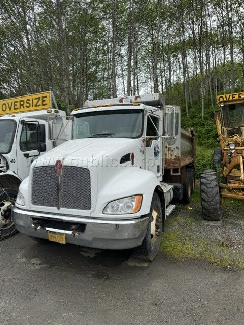 2009 Kenworth 12 Yard Dump Truck - photo 1