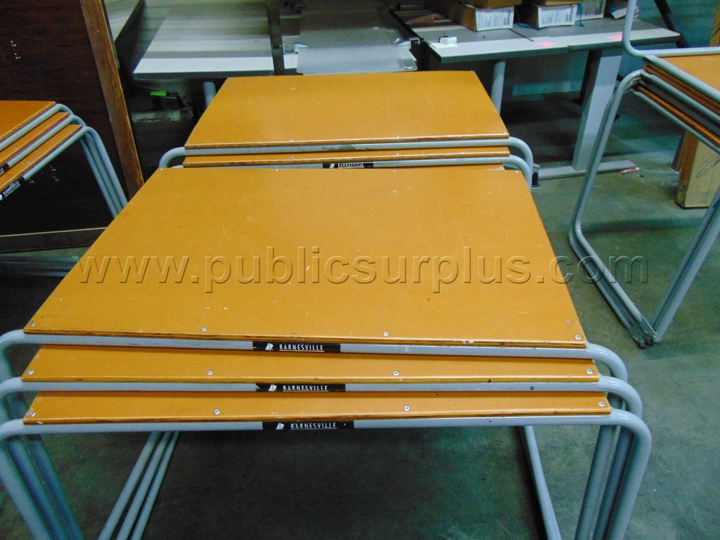 Art Tables Lot #4989 - photo 1