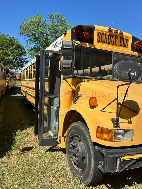 2003 INTERNATIONAL 72 Passenger Bus - photo 1