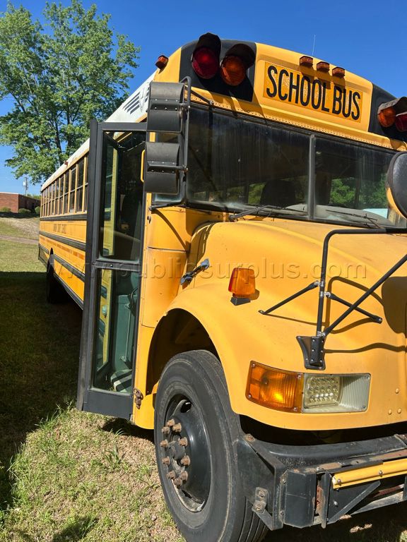 2003 INTERNATIONAL 72 Passenger Bus - photo 1