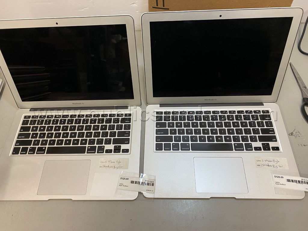 Lot of (2) MacBook Air - photo 1