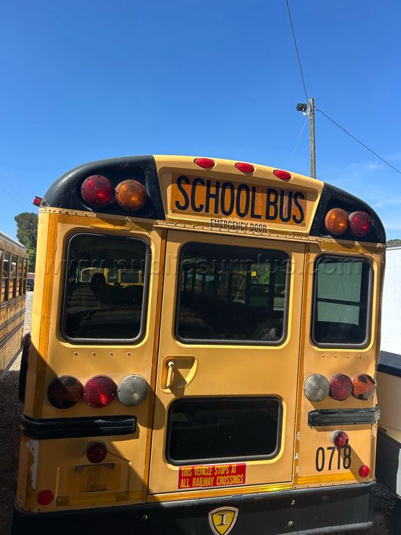 2007 INTERNATIONAL 72 Passenger Bus - photo 1