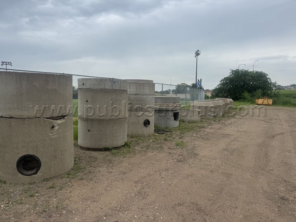 assorted Concrete products - photo 1