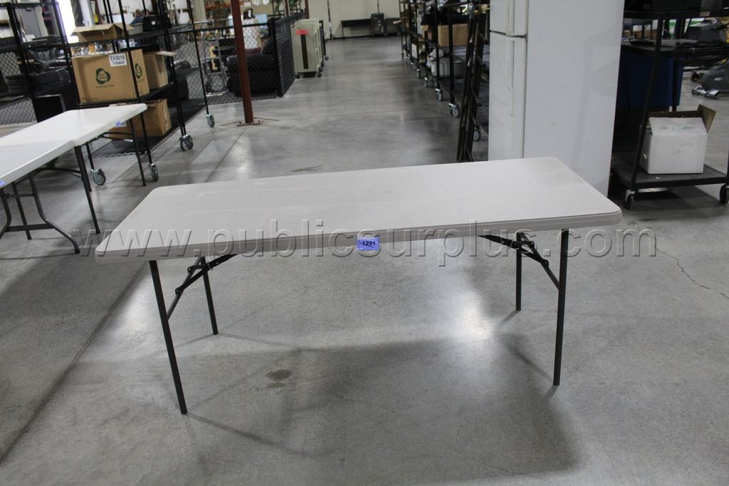 plastic lifetime table ~1291~ - photo 1