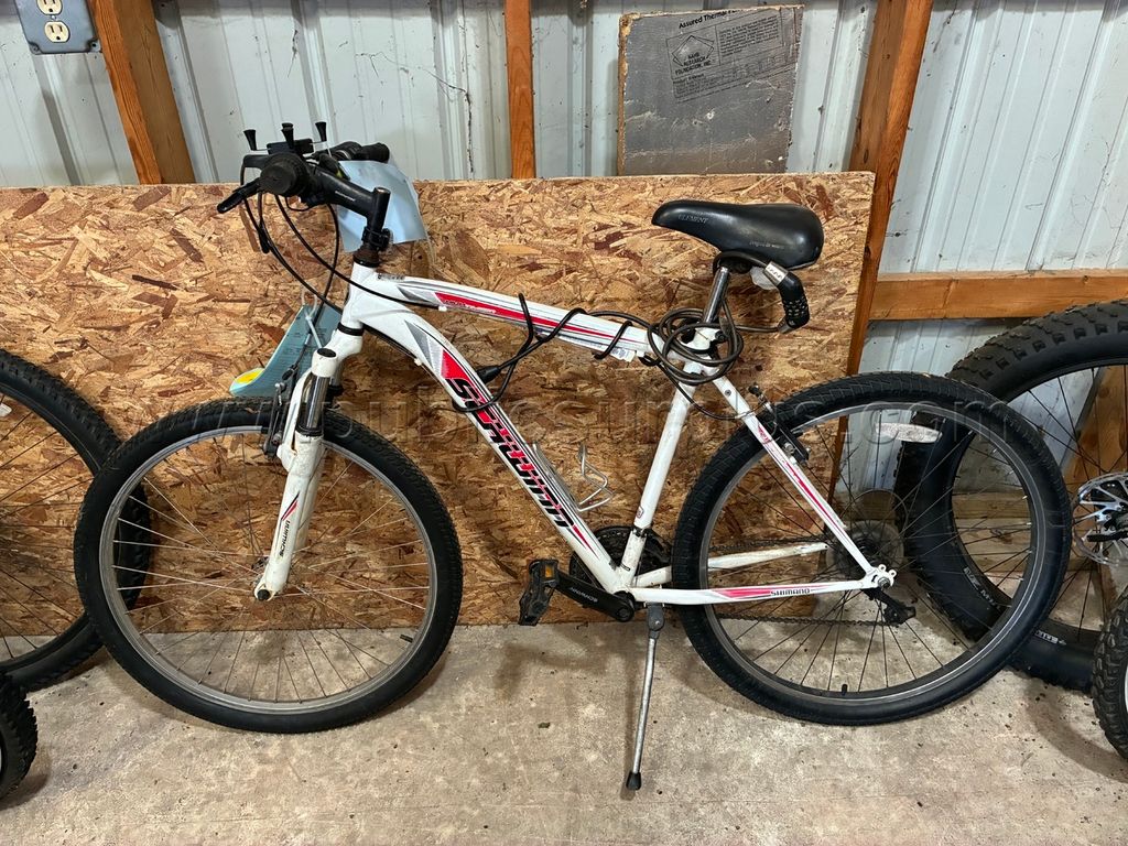 9562: Shwinn Bike - photo 1