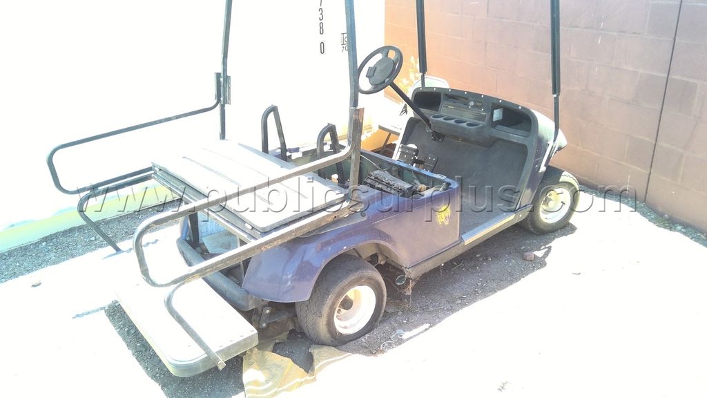 Golf Cart - Gas Powered - photo 1