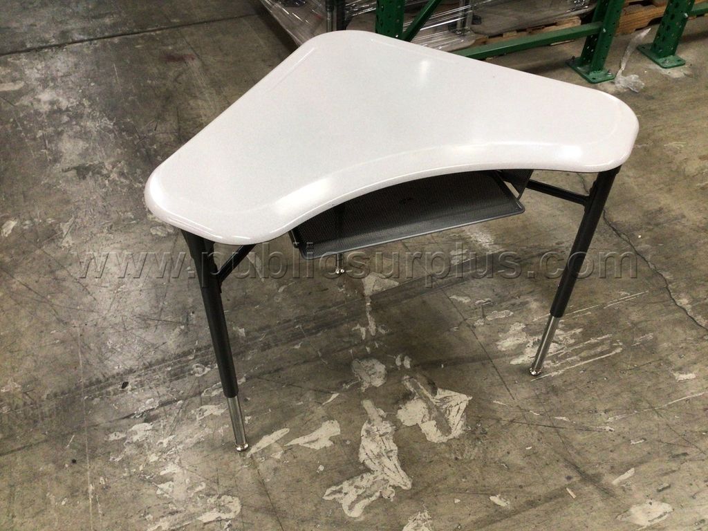 Desks - photo 1
