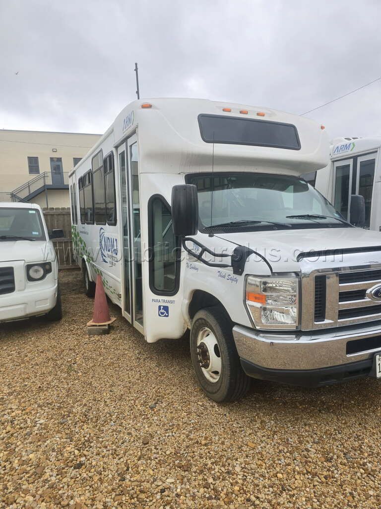 2017 Ford E450 - 700 - photo 1