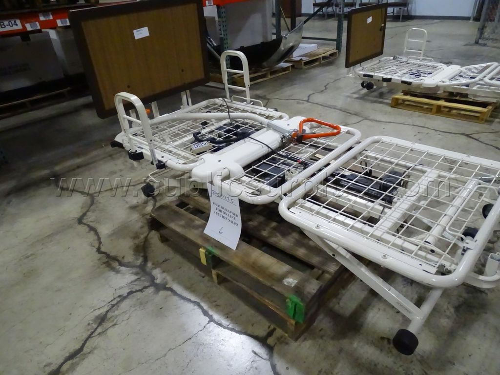 Medical Care Bed - photo 1