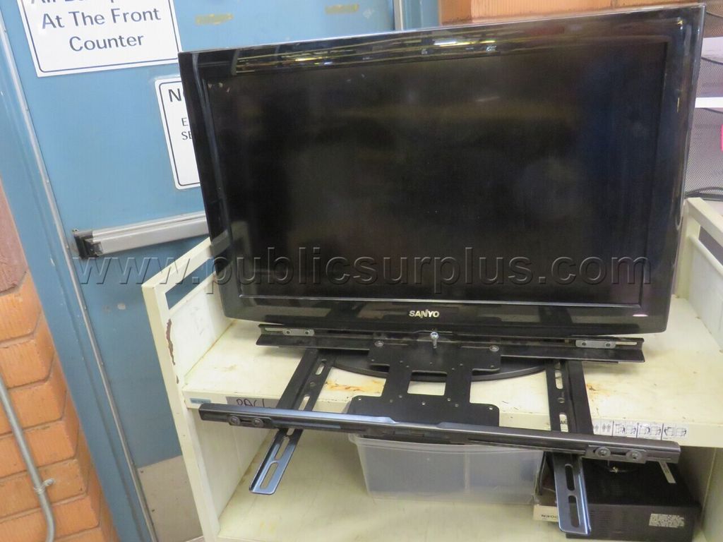 Sanyo TV with Mount - photo 1