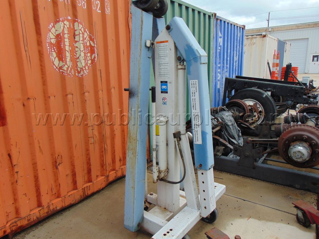 Portable Crane Lot #5001 - photo 1