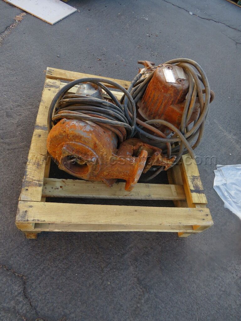Lot of 2 Pumps **Unknown Condition** - photo 1