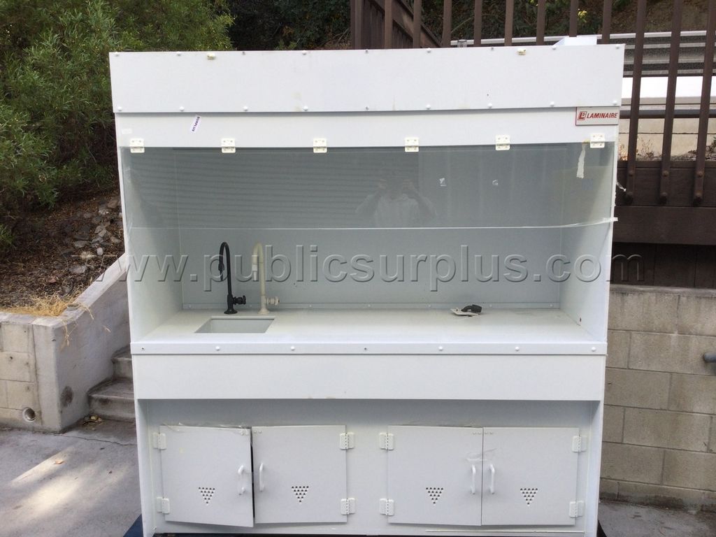 ONE LAMINAIRE FLOW HOOD - SOLD AS IS - 683 - photo 1