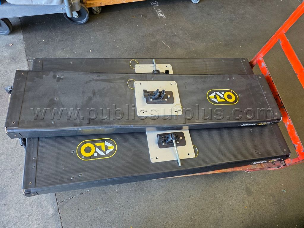 3 - Kino Flo 4Bank Lights  (118527) BID IS PER LIGHT - photo 1