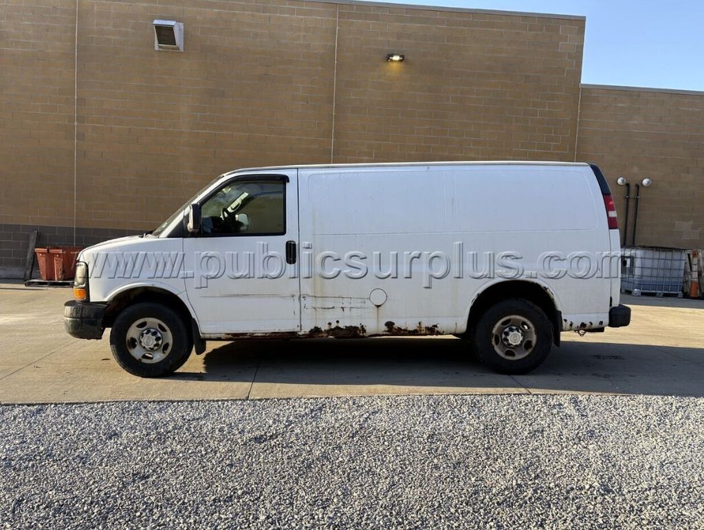 2011 Chevy Express 2500 - photo 1