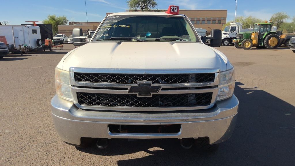 DEMA (MAA) - 10C221 - 2011 CHEVROLET SILVERADO P/U 3/4 TON CREW CAB 4X4 - photo 1