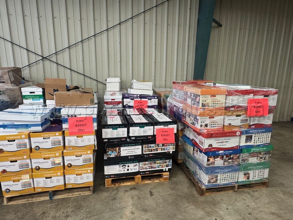 824327 - 6 Pallets of Books & Work booklets - photo 1