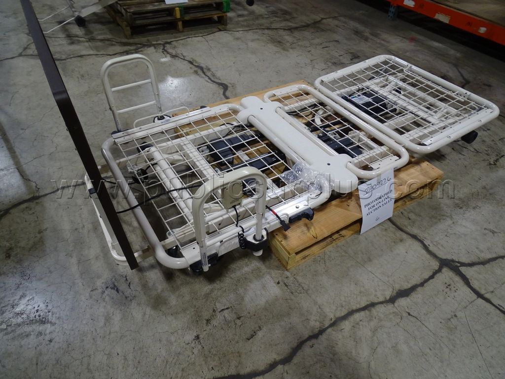 Medical Care Bed - photo 1