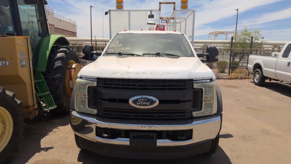 ADOT - DB81 - 2017 FORD F550 TRUCK 2 TON EXT CAB SIGNING 4X4 *TOW ONLY* - photo 1