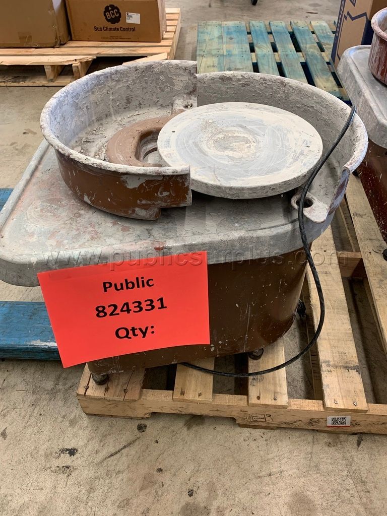 824331-Amaco Pottery Wheel - photo 1