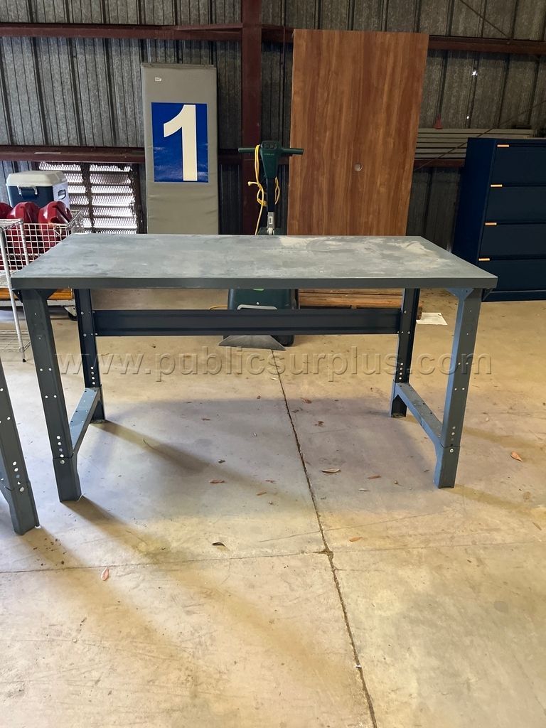 Metal work table-Building 609-ZW - photo 1