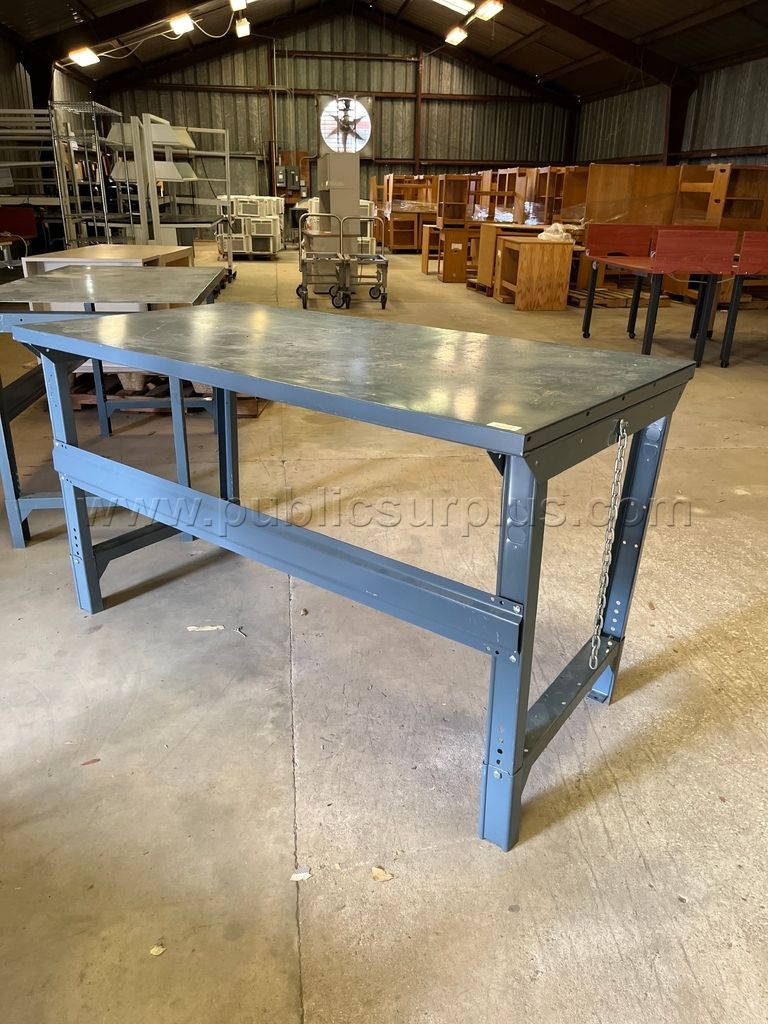 Metal work table-Building 609-ZW - photo 1