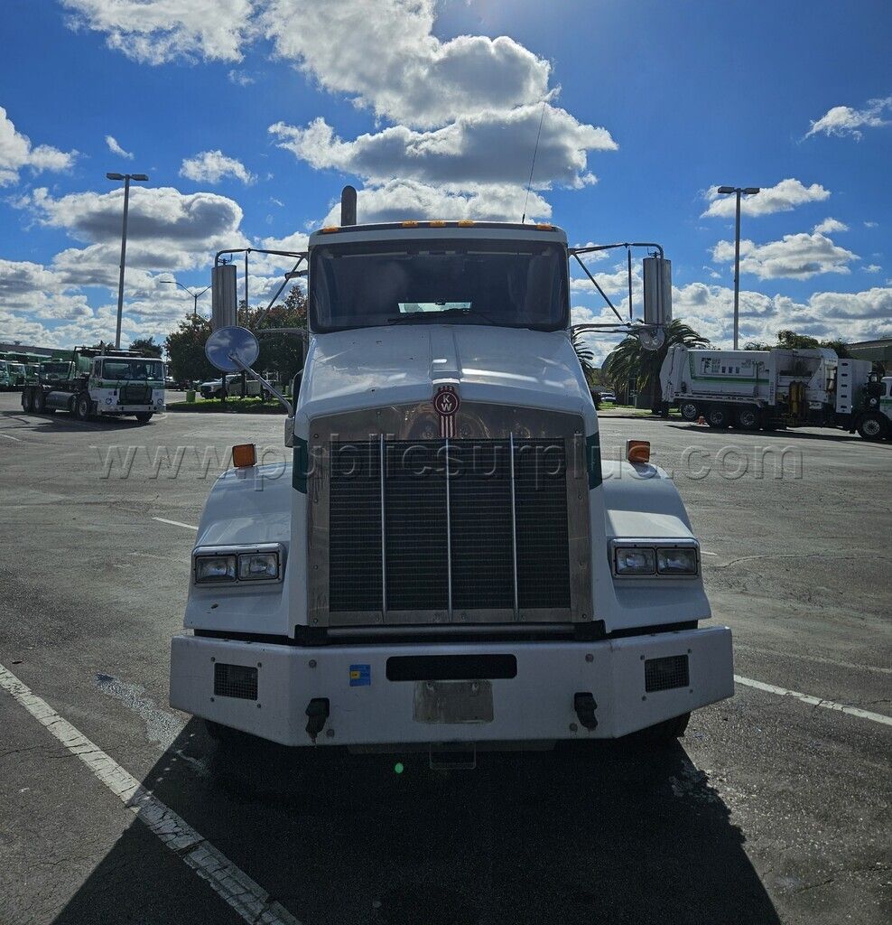 2015 Kenworth T800 Day Cab - photo 1
