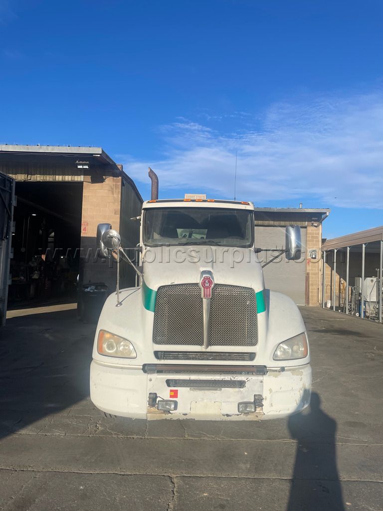 2013 Kenworth T440 3 Axle Truck Tractor - photo 1