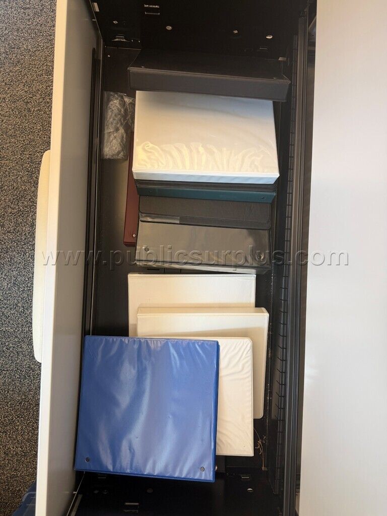 Binders (various sizes) - photo 1