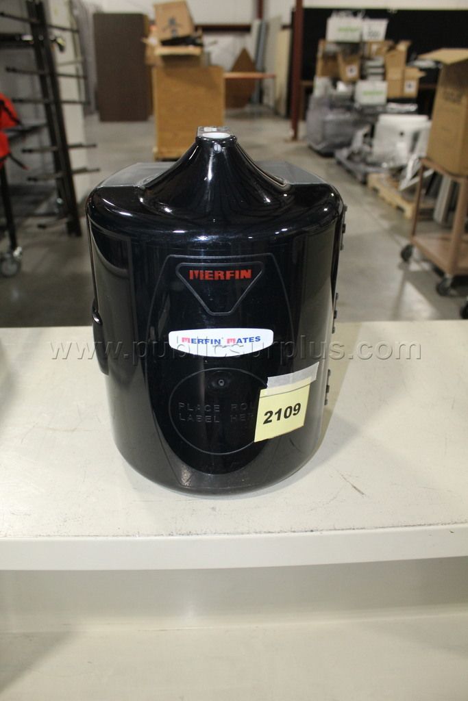 (used) paper towel dispenser ~2109~ - photo 1