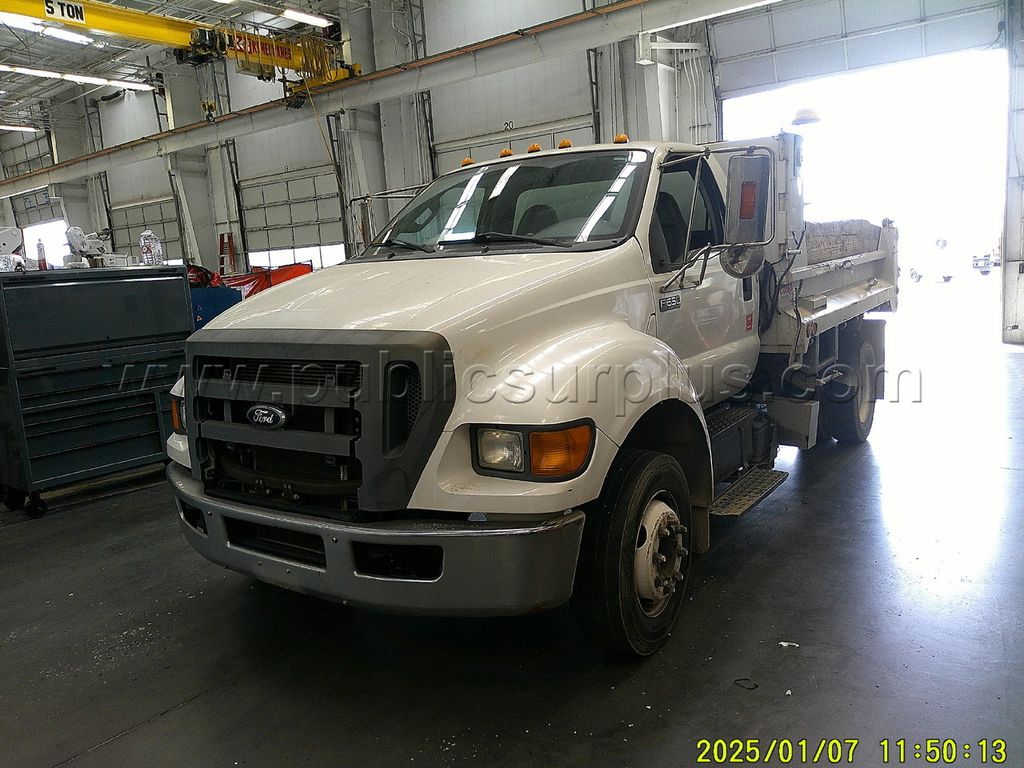 2013 Ford F650 - photo 1