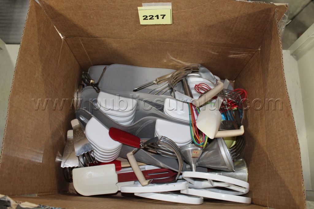 (used) Misc kitchen supply's ~2217~ - photo 1