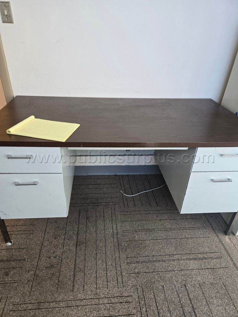 15 Desks for auction - photo 1