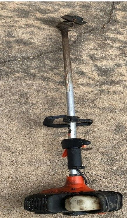 Gas weed trimmer - photo 1