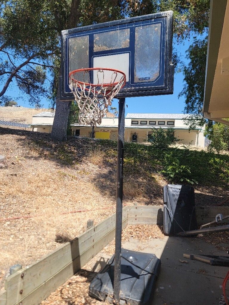 Basketball Hoop - photo 1